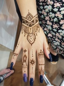 Henna and Glitter tattoos at Gold Coast and Surfers Paradise